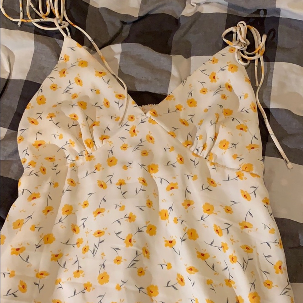 Cute dress with yellow flowers